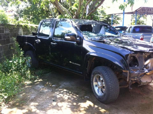 คุณกอล์ฟ เมืองเพชร มัดจำแล้วครับ ขอบคุณ เชฟ 2.5  LT ปี 06  4 ประตู