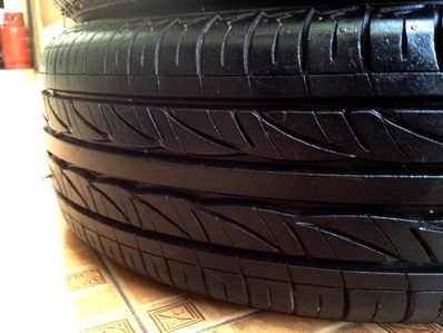 ยางชุด14นิ้ว ปลายปี12  BRIGESTONE 185 65 14 ใหม่มาก ดอกเต็มเท่ากันหมด ตจว ส่งได้