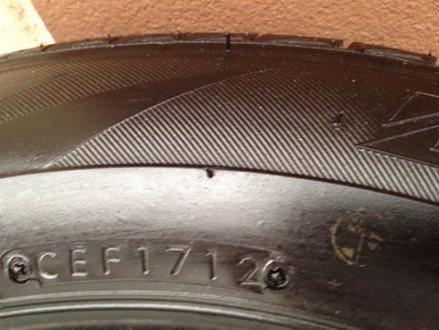 ยางชุด14นิ้ว ปลายปี12  BRIGESTONE 185 65 14 ใหม่มาก ดอกเต็มเท่ากันหมด ตจว ส่งได้