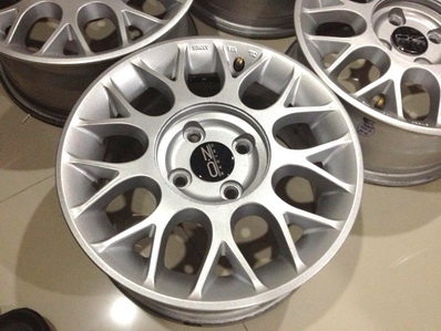 แม็กซ์ 14 นิ้ว 4รู100 ไม่มีดุ้ง ไม่มีคด สภาพตามรูปเลยครับ ตจว ส่งได้