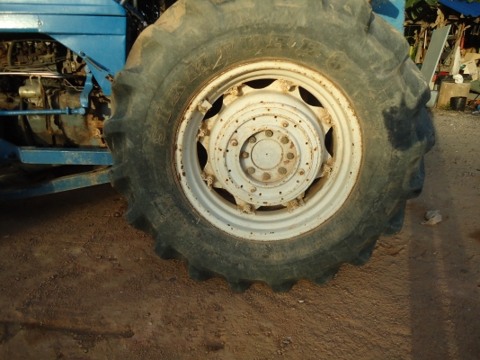 ขายรถไถ MF 185 ประหยัดสักคันครับ ขายรถไถ MF 185 ประหยัดสักคันครับ