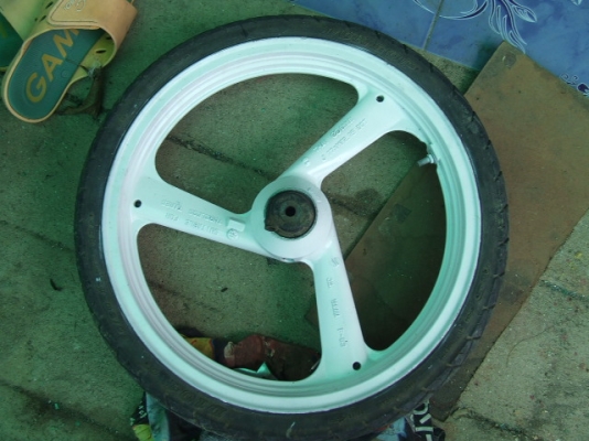 ต้องการซื้อแม็กtzmล้อหน้าอย่างเดี่ยวจ้าใครมีแบ่งๆกันใช้