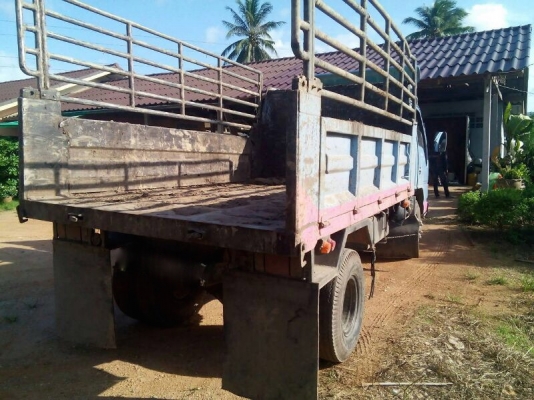 รถอีซูซุ 6 ล้อดั้ม 120 แรงม้า. ปี 43  ( ฝาดำ )  สนใจติดต่อ  081 - 6079515