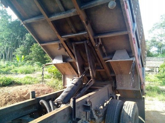 รถอีซูซุ 6 ล้อดั้ม 120 แรงม้า. ปี 43  ( ฝาดำ )  สนใจติดต่อ  081 - 6079515