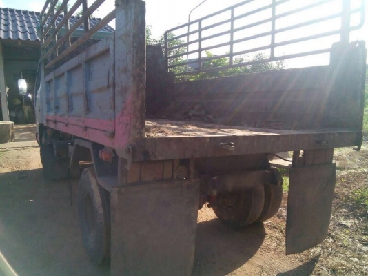 รถอีซูซุ 6 ล้อดั้ม 120 แรงม้า. ปี 43  ( ฝาดำ )  สนใจติดต่อ  081 - 6079515