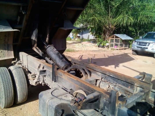 รถอีซูซุ 6 ล้อดั้ม 120 แรงม้า. ปี 43  ( ฝาดำ )  สนใจติดต่อ  081 - 6079515