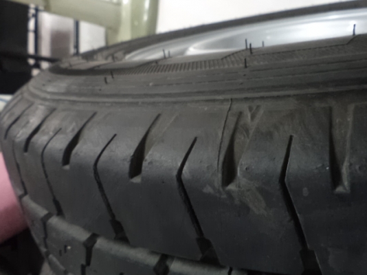 ล้อเดิมพร้อมยาง ยี่ห้อ Dunlop ล้อเดิมพร้อมยาง ยี่ห้อ Dunlop