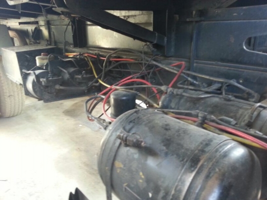 รถฮีโน่ 10 ล้อดั้ม FM3H เปลื่ยงเครื่อง 320 แรงม้า. ปี 38  สนใจติดต่อ  081 - 6079515