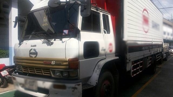 ขายรถบรรทุกหกล้อตู้แห้ง HINO FM176 เครื่อง EH700-168 แรง ตู้แห้งยาว 7.50 เมตร ทะเบียนพร้อม