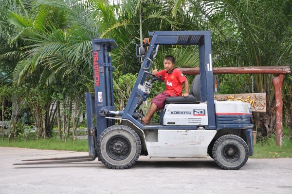 ขายFORKLIFT KOMATSU 2ตัน เสาทรูฟรี่ สภาพสวยเดิมจากญี่ปุ่นยังไม่เคยใช้ใน ราคาเร้าใจ!!