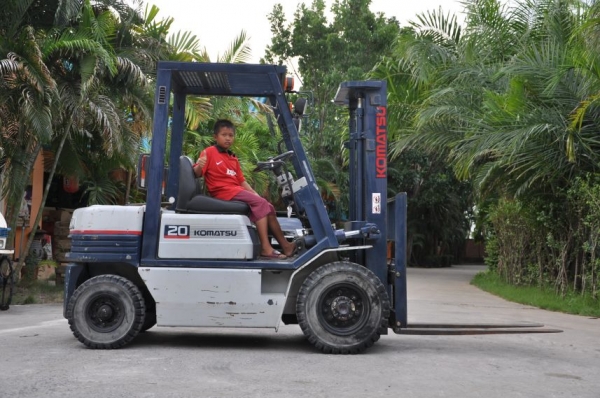 ขายFORKLIFT KOMATSU 2ตัน เสาทรูฟรี่ สภาพสวยเดิมจากญี่ปุ่นยังไม่เคยใช้ใน ราคาเร้าใจ!!
