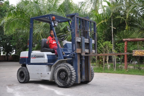 ขายFORKLIFT KOMATSU 2ตัน เสาทรูฟรี่ สภาพสวยเดิมจากญี่ปุ่นยังไม่เคยใช้ใน ราคาเร้าใจ!!