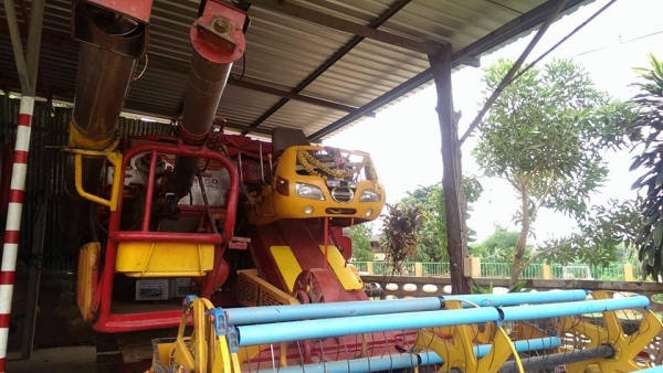 ขายรถเกี่ยวข้าวศักดิ์พัฒนารุ่น KM 50