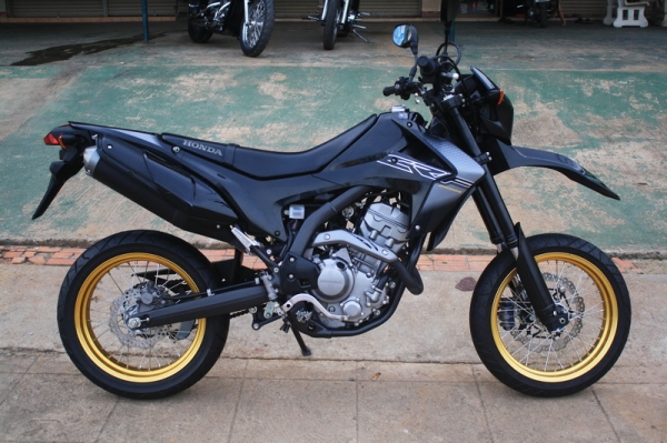 __CRF 250M ปี2013 วิ่ง 4,200 km.ใหม่ๆ $ 110,000__