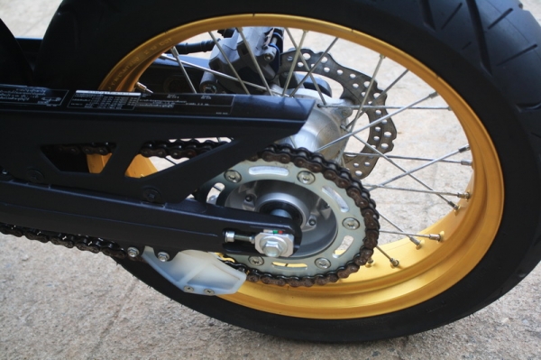 __CRF 250M ปี2013 วิ่ง 4,200 km.ใหม่ๆ $ 110,000__