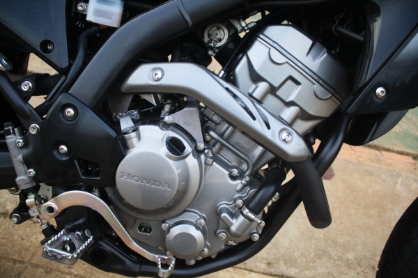 __CRF 250M ปี2013 วิ่ง 4,200 km.ใหม่ๆ $ 110,000__