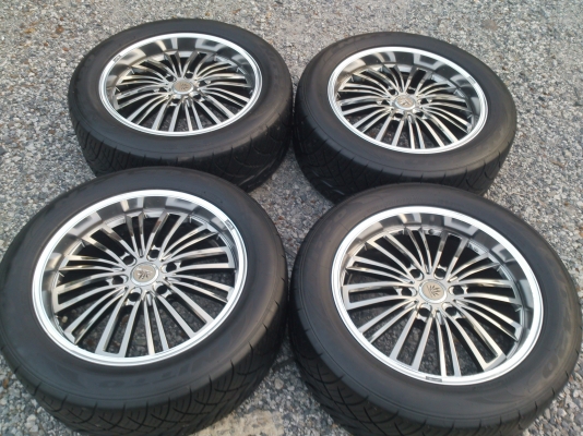 ขายแม็ก6รู139.7 ขอบ20 พร้อมยางNITTO MADE IN JAPAN 265/50R20 ยางสัปดาห์ที่05 ปี13 ดอกยางนิ่มลึกเท่ากันไม่แตกลายไม่กินข้างสวยมาก สภาพ95\% (ใช้งานน้อยมาก) จำนวน 1 ชุด พร้อมน๊อต 24 ตัว