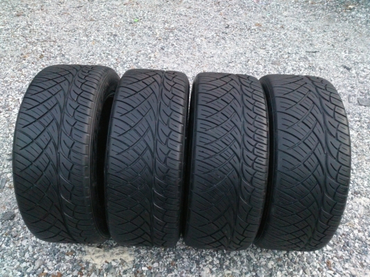 ขายแม็ก6รู139.7 ขอบ20 พร้อมยางNITTO MADE IN JAPAN 265/50R20 ยางสัปดาห์ที่05 ปี13 ดอกยางนิ่มลึกเท่ากันไม่แตกลายไม่กินข้างสวยมาก สภาพ95\% (ใช้งานน้อยมาก) จำนวน 1 ชุด พร้อมน๊อต 24 ตัว