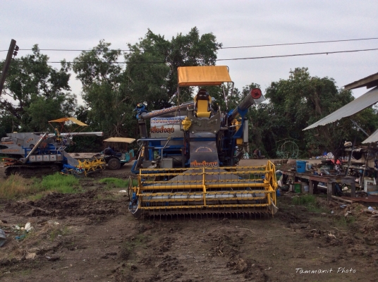 ขายรถเกี่ยวศิษย์เจริญการช่าง