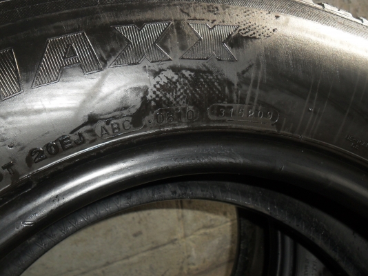 ยาง MAXXIS 215/75R16 ปี10 ผ้าใบ 8 ชั้น สวยๆ 4 เส้น ราคา 2000 บาท