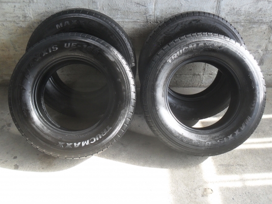 ยาง MAXXIS 215/75R16 ปี10 ผ้าใบ 8 ชั้น สวยๆ 4 เส้น ราคา 2000 บาท