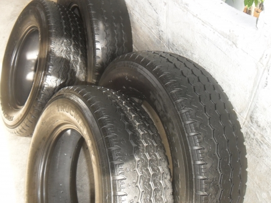 ยาง MAXXIS 215/75R16 ปี10 ผ้าใบ 8 ชั้น สวยๆ 4 เส้น ราคา 2000 บาท