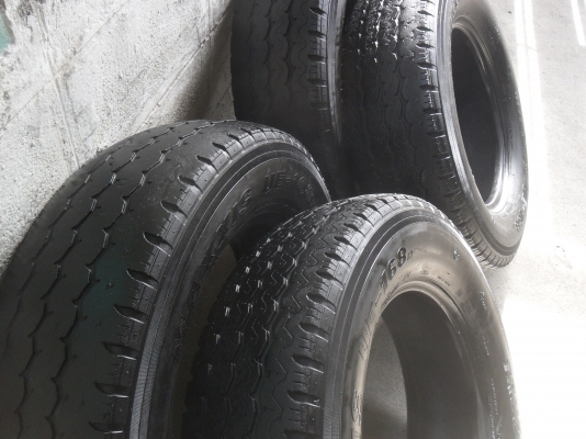 ยาง MAXXIS 215/75R16 ปี10 ผ้าใบ 8 ชั้น สวยๆ 4 เส้น ราคา 2000 บาท
