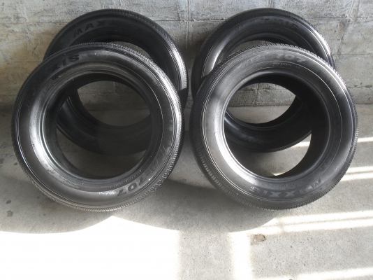 ยาง MAXXIS 235/60R17 ปี11 สวยๆ 4 เส้น ราคา 2000 บาท