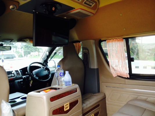 ขายรถตู้ โตโยต้า คอมมูเตอร์ สีขาว