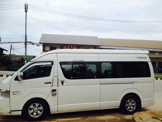 ขายรถตู้ โตโยต้า คอมมูเตอร์ สีขาว