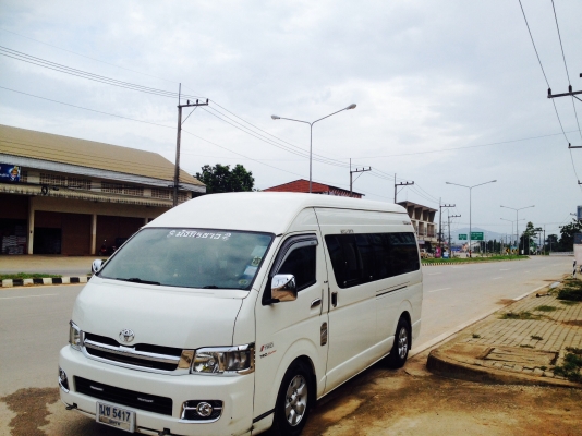 ขายรถตู้ โตโยต้า คอมมูเตอร์ สีขาว