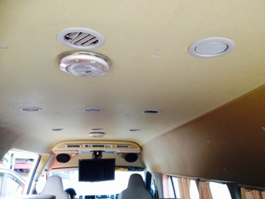 ขายรถตู้ โตโยต้า คอมมูเตอร์ สีขาว