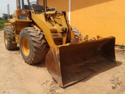 รถตักล้อยาง WA100-1