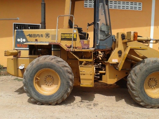 รถตักล้อยาง WA100-1