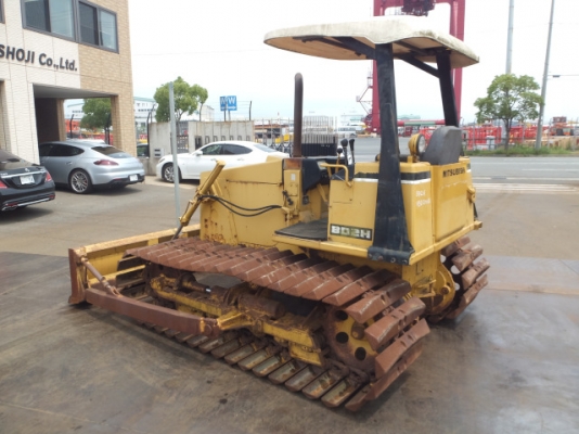 ขายด่วน รถแทรคเตอร์ตีนตะขาบ MITSU BISHI  BD2็H ใบแทรค 70 เกียร์ตัดใช้งานน้อยมาก 1100 ชม. นำเข้าจากญี่ปุ่นโดยตรงยังไม่เคยใช้งานในไทย ใช้งานมา 14xx  ชม. สภาพสวย  ถึงไทยเร็ว ๆๆนี้