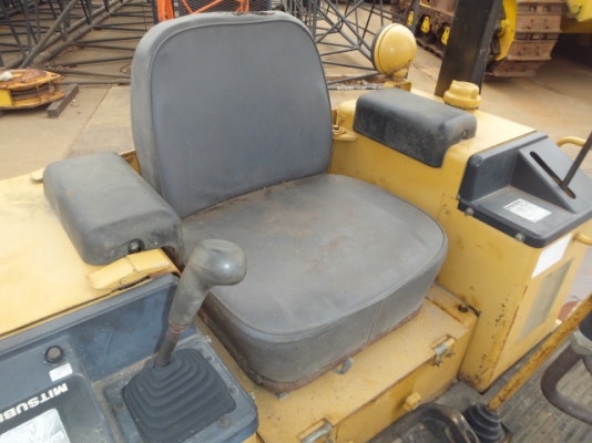 ขายด่วน รถแทรคเตอร์ตีนตะขาบ MITSU BISHI  BD2็H ใบแทรค 70 เกียร์ตัดใช้งานน้อยมาก 1100 ชม. นำเข้าจากญี่ปุ่นโดยตรงยังไม่เคยใช้งานในไทย ใช้งานมา 14xx  ชม. สภาพสวย  ถึงไทยเร็ว ๆๆนี้