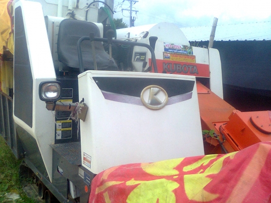 ขายรถเกี่ยวข้าวคูโบต้าDC60พร้อมเทเลอร์  320000บาท