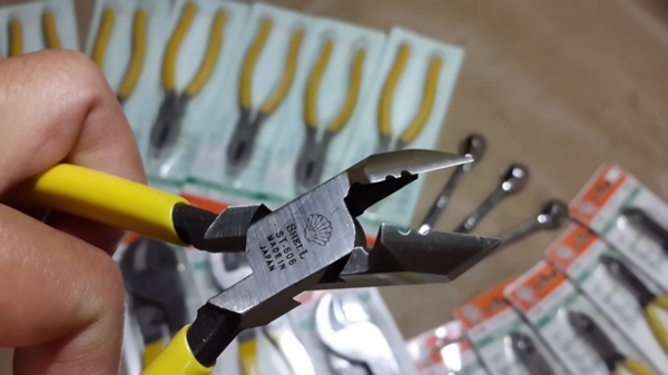 คีม ปลอกสายไฟ ตัดสายไฟ ตราหอ