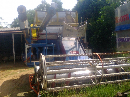 ขายรถเกี่ยวข้าวอุ้ม390000บาทด่วน