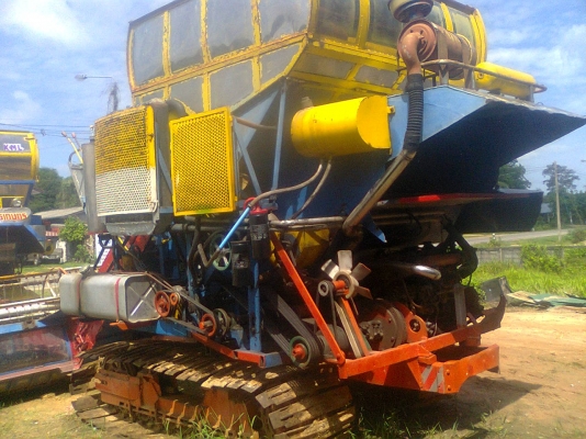 ขายรถเกี่ยวข้าวอุ้ม390000บาทด่วน