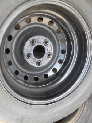 ขายล้อพร้อมยาง ขอบ 15  ขนาด 5 รู TOYOTA  มี 2 ล้อ TEL.081-427-3941