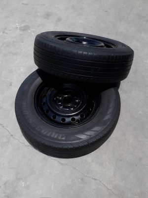 ขายล้อพร้อมยาง ขอบ 15  ขนาด 5 รู TOYOTA  มี 2 ล้อ TEL.081-427-3941