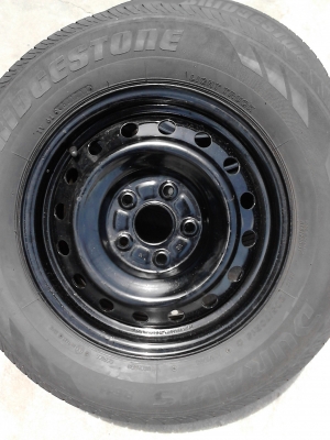 ขายล้อพร้อมยาง ขอบ 15  ขนาด 5 รู TOYOTA  มี 2 ล้อ TEL.081-427-3941