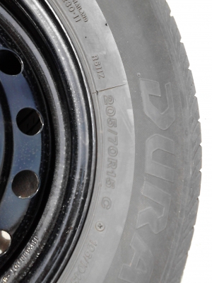 ขายล้อพร้อมยาง ขอบ 15  ขนาด 5 รู TOYOTA  มี 2 ล้อ TEL.081-427-3941