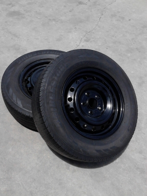 ขายล้อพร้อมยาง ขอบ 15  ขนาด 5 รู TOYOTA  มี 2 ล้อ TEL.081-427-3941