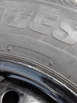 ขายล้อพร้อมยาง ขอบ 15  ขนาด 5 รู TOYOTA  มี 2 ล้อ TEL.081-427-3941