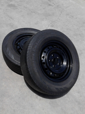 ขายล้อพร้อมยาง ขอบ 15  ขนาด 5 รู TOYOTA  มี 2 ล้อ TEL.081-427-3941