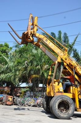 ขายรถตักTOYOTA SD25 สวยเดิมจากญี่ปุ่น2.5ตันครึ่ง งากระดก สูงปี๊ด ยังไม่เคยใช้ในไทย 189,000เท่านั้น