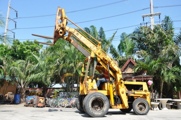 ขายรถตักTOYOTA SD25 สวยเดิมจากญี่ปุ่น2.5ตันครึ่ง งากระดก สูงปี๊ด ยังไม่เคยใช้ในไทย 189,000เท่านั้น