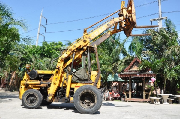 ขายรถตักTOYOTA SD25 สวยเดิมจากญี่ปุ่น2.5ตันครึ่ง งากระดก สูงปี๊ด ยังไม่เคยใช้ในไทย 189,000เท่านั้น